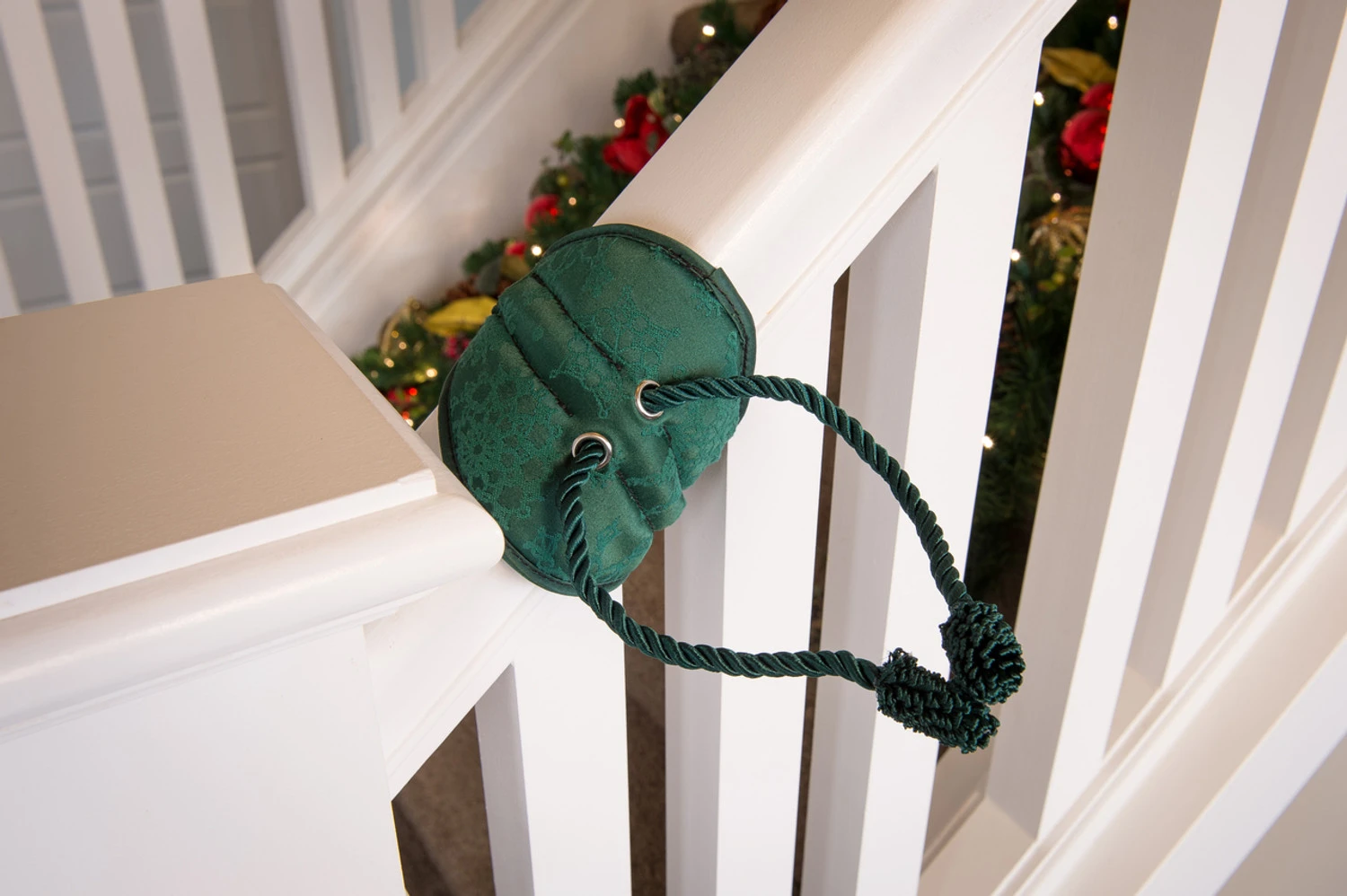 Village Lighting Bannister Protecting Garland Ties V-11099-DLX 4 Village Lighting Bannister Protecting Garland Ties V-11099-DLX - Image 4