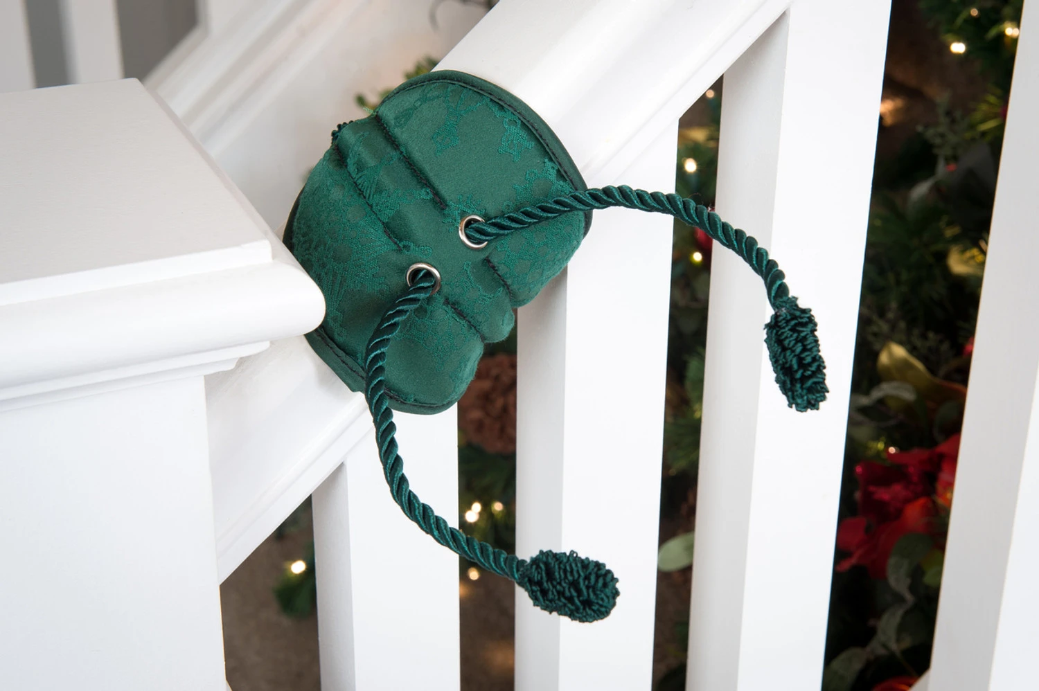 Village Lighting Bannister Protecting Garland Ties V-11099-DLX 8 Village Lighting Bannister Protecting Garland Ties V-11099-DLX - Image 8