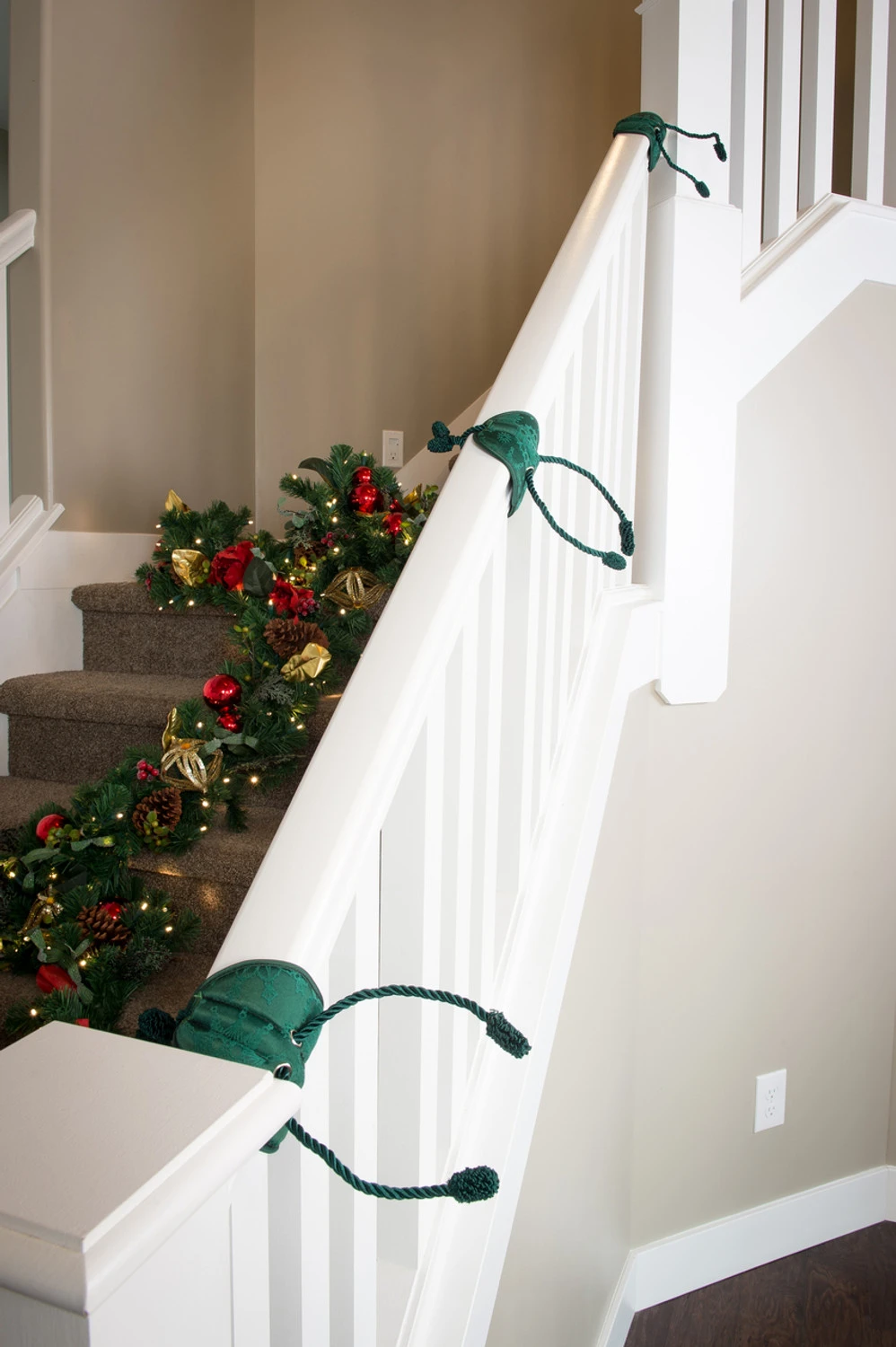 Village Lighting Bannister Protecting Garland Ties V-11099-DLX 2 Village Lighting Bannister Protecting Garland Ties V-11099-DLX - Image 2