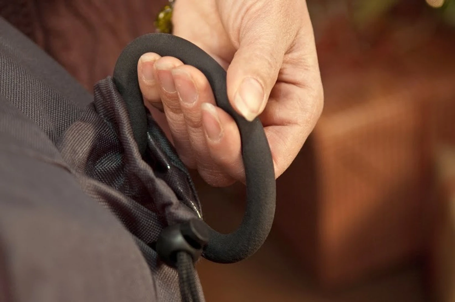 Treekeeper 36" Foam Lined Wreath Keeper With Removable Handle TK-10112 12 Treekeeper 36" Foam Lined Wreath Keeper With Removable Handle TK-10112 - Image 12